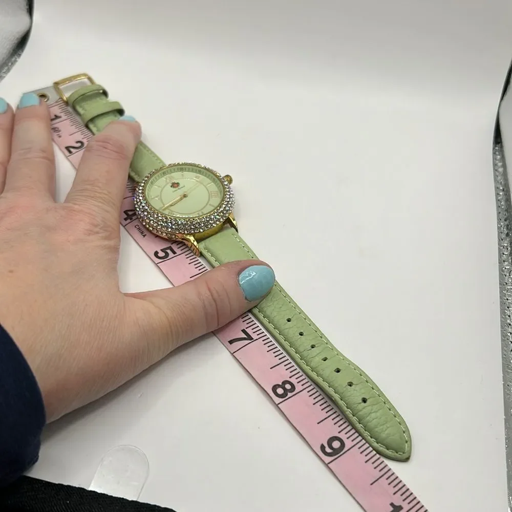 Unbranded rhinestone bezel
